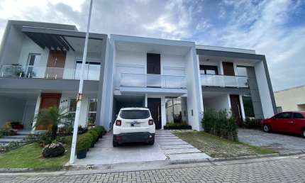 Casa em condomínio fechado com 4 quartos para alugar em Deltaville, Biguaçu  por R$ 6.500