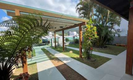 Casa com 3 quartos à venda na Praia de Palmas, Governador Celso Ramos  por R$ 2.650.000