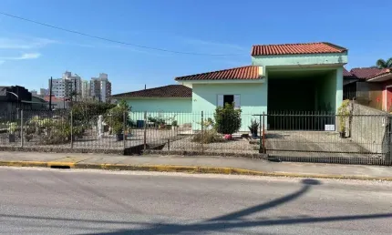 Casa com 2 quartos à venda em Rio Caveiras, Biguaçu  por R$ 750.000