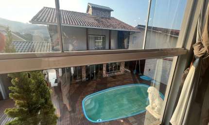Casa com 4 quartos à venda em Fundos, Biguaçu  por R$ 960.000