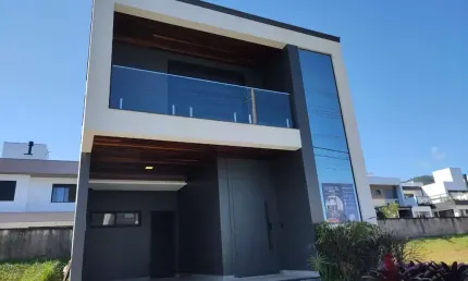 Casa em condomínio fechado com 3 quartos à venda em Deltaville, Biguaçu  por R$ 1.300.000