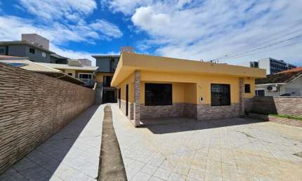 Casa com 3 quartos à venda na Praia João Rosa, Biguaçu  por R$ 650.000