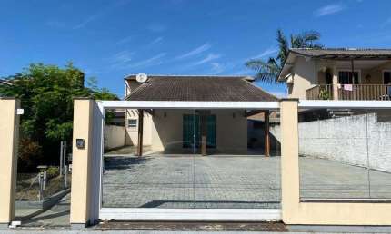 Casa com 3 quartos à venda no Jardim Janaina, Biguaçu  por R$ 750.000
