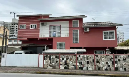 Casa com 2 quartos à venda no Centro, Biguaçu  por R$ 650.000