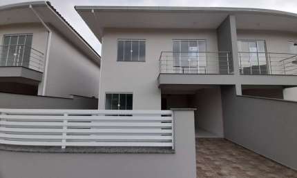 Casa com 3 quartos para alugar em Russia, Biguaçu  por R$ 2.450