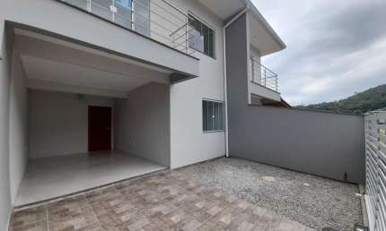 Casa com 3 quartos para alugar em Russia, Biguaçu  por R$ 2.300