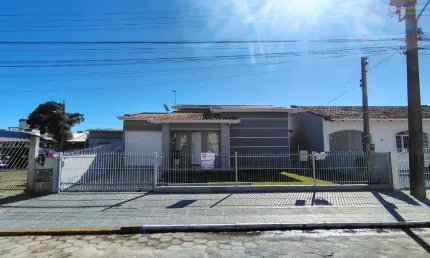 Casa com 3 quartos à venda no Centro, Biguaçu  por R$ 880.000