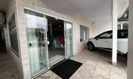 Casa com 2 quartos à venda em Rio Caveiras, Biguaçu  por R$ 1.000.000