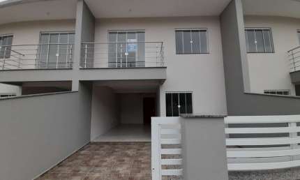 Casa com 3 quartos para alugar em Santa Cruz, Biguaçu  por R$ 2.300