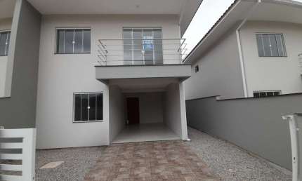 Casa com 3 quartos para alugar em Santa Cruz, Biguaçu  por R$ 2.450