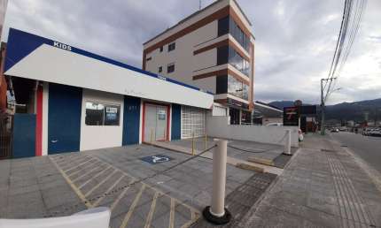 Sala comercial para alugar no Centro, Biguaçu  por R$ 16.000