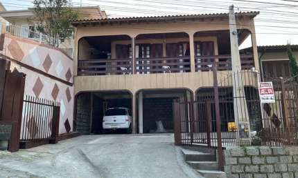 Casa com 4 quartos à venda no Roçado, São José  por R$ 850.000