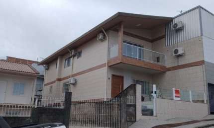 Casa com 3 quartos à venda na Serraria, São José  por R$ 1.550.000