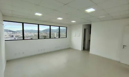 Sala comercial à venda no Centro, Biguaçu  por R$ 480.000