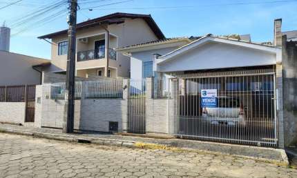 Casa com 3 quartos à venda no Bom Viver, Biguaçu  por R$ 650.000