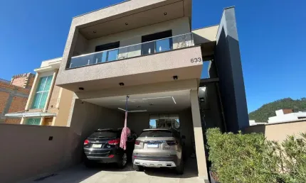 Casa com 4 quartos à venda em Deltaville, Biguaçu  por R$ 2.650.000