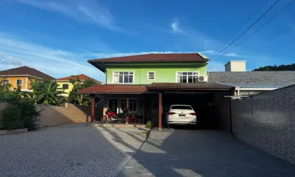 Casa com 3 quartos à venda em Rio Caveiras, Biguaçu  por R$ 745.000