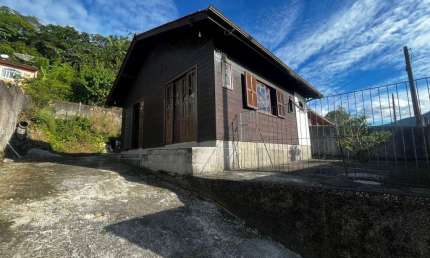 Casa com 2 quartos à venda em Fundos, Biguaçu  por R$ 420.000