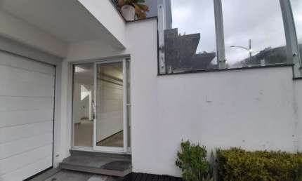 Sala comercial para alugar no Boa Vista, Biguaçu  por R$ 1.000