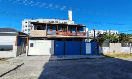 Casa à venda em Rio Caveiras, Biguaçu  por R$ 930.000