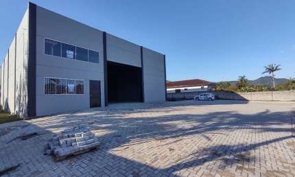 Barracão / Galpão / Depósito para alugar em Encruzilhada, Biguaçu  por R$ 16.300