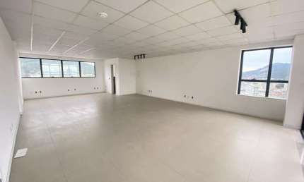 Sala comercial para alugar no Centro, Biguaçu  por R$ 4.200