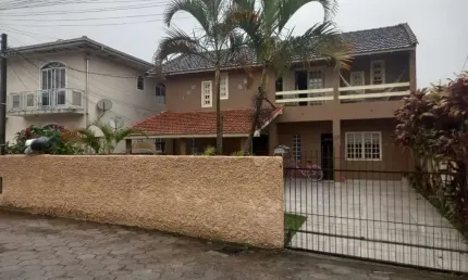 Casa com 4 quartos à venda na Praia João Rosa, Biguaçu  por R$ 680.000