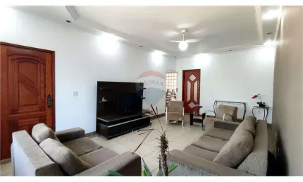 Casa a venda no Jardim Silvania com 3 quartos 2 suítes, 222 m²