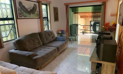 Casa com 3 dormitórios sendo 2 suítes a poucos metros do clube Mogiano em Mogi Mirim