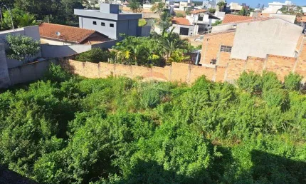 Terreno à venda na Rua Renato dos Santos, 55, Parque Real II, Mogi Mirim