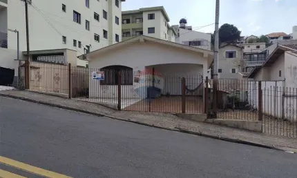casa a venda de 171 m2, 3 quartos, 10 vagas e piscina  - Centro -Lindoia