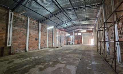 Imóvel Comercial com Galpão nos Fundos – Ideal para Escritórios, Consultórios ou Operações Logísticas Leves – Itapira/SP