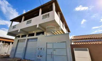 'Casa com salão comercial no Jardim Esplanada: Espaço e Conforto'