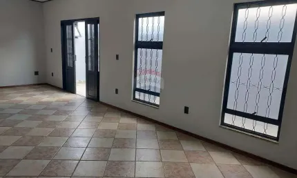 Casa a venda, no Bairro Vila Bianchi, em Mogi Mirim - AT: 250 m² -  R$ 310.000,00