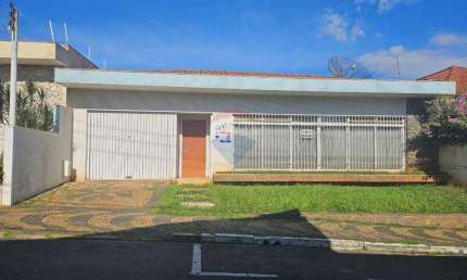 Casa com 4 quartos para alugar no Centro, Itapira 
