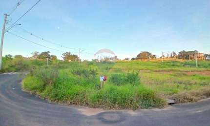 Lote de Esquina no Estância Santa Catarina em Itapira -SP com 294 m2 por apenas R$169.344,00