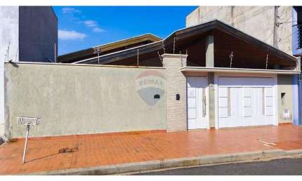 Casa com 3 quartos para alugar no Jardim Santo Antônio, Mogi Guaçu 