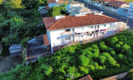 14 apt locaçao cada um com 2 quartos ,sala, peq. cozinha/ lavanderia, banheiro, área total construída  dos 14 apt  634,46 m2 e terreno 746 m2