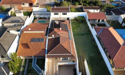 casa de 234 m2 com area total  de 400 m2 , 04 vagas na garagem , 03 quartos, 01 suite, 01 banheiro , 01 lavabo, área gourmet