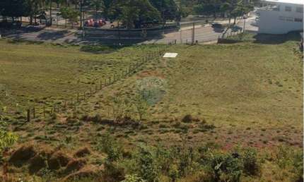 ATENÇÃO INVESTIDOR - Extenso Terreno em Frente à Praça Ademar de Barros, no coração de Águas de Lindóia!