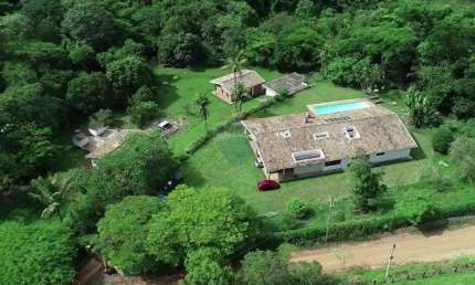 Sítio de Luxo em Itapira com 30.000 m², Pomar, Piscina e Cachoeira