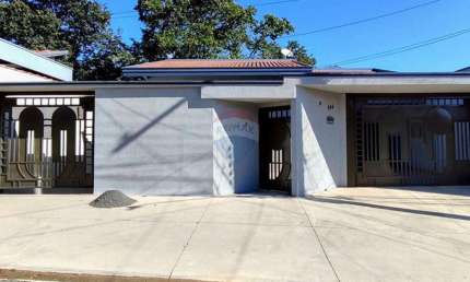 Casa a venda - 2 Casas Independentes - Jd. Itamaraty - Ideal para Morar e Investir