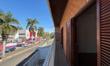 Sobrado à venda com 03 dormitórios e 01 suíte em mogi mirim-sp
