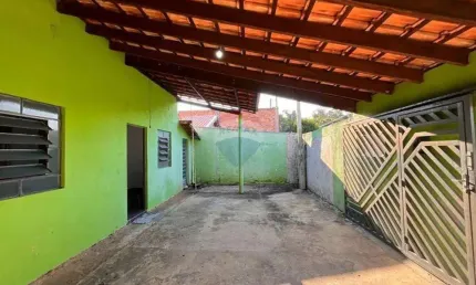 Casa no Assad Alcici com 3 dormitórios (1 suíte), 1 banheiro, 2 vagas, 131 m2 construído e 190 m2 de terreno por R$190.000