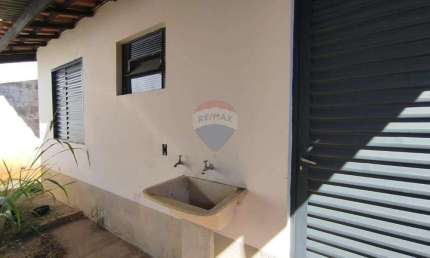 Lindo Imóvel Térreo com 2 Dormitórios, Quintal e Excelente Localização – 160 m² de Conforto e Praticidade