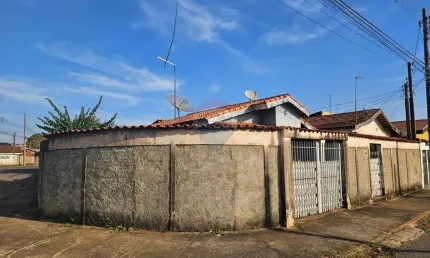 Casa a venda com 3 quartos Jardim Ipê II /Rua Irati a 500 metros da AV Bandeirantes