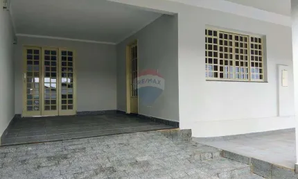 'Moderna Casa de Vila: Espaço e Conforto em Mogi Guaçu