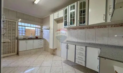 Casa com 2 quartos à venda no Centro, Itapira 