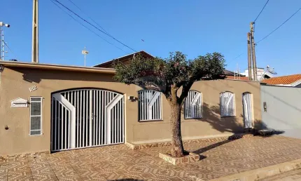 Casa com 3 quartos à venda na Rua Olívio Antônio Toso, 182, Jardim Novo II, Mogi Guaçu