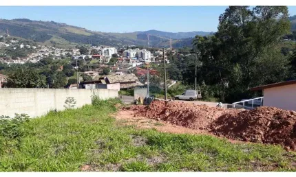 Terreno a venda em lindoia com vista , com 545,43 m2 , toda murada com portão e tela na parte superior, vista maravilhosa
